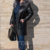 АРТИКУЛ: VK- 099 Черен Дълга кожена парка с качулка от ГОЯ Leather. Нов модел издължена кожена парка, изработена от качествена агнешка напа с гарнитура от лисица по качулката. Моделът е подплатен с олекотена термо вата, което го прави изключително комфортен за студените зимни дни. Якето има леко втален силует. Ципът  се  отваря в две посоки.