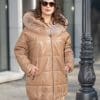 Модерна кожена парка от ГОЯ Leather. Нов модел издължена кожена парка. Парката е изработена от качествена агнешка напа с гарнитура от лисица по качулката. Моделът е подплатен с олекотена термо вата, което го прави изключително комфортен за студените зимни дни.