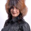 Луксозна  шапка ушанка . Моделът е изработен от 100% естествена кожа, агнешка напа и натурална златна лисица. Вътрешна част подплатен хастар.