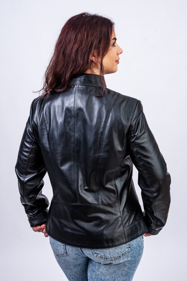 Дамско вталено кожено яке VK- A 3 от ГОЯ Leather. Нов втален модел за сезон пролет и есен. 100% естествена агнешка кожа.