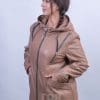 Дамско право кожено яке с качулка от ГОЯ Leather. Нов модел дамско кожено яке с качулка изработено от качествена агнешка кожа. Якето е с неподвижна качулка изработена двулицево от кожа. Прикачените джобове и ръкави са декорирани със щампирана кожа. Модел подходящ за сезон пролет-есен.
