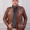 Кожено яке милитъри- камел. Нов модел кожено яке в стил милитъри от ГОЯ Leather. Моделът е изработен от 100% естествена матова агнешка напа. Модерно съчатаване на строгите елементи на униформата в практична и същевременно стилна връхна дреха, подходяща за ежедневно носене. Препоръчва се за сезони пролет и есен.