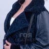 Къс втален дамски кожух от ГОЯ Leather. Стилен, елегантен модел, подходящ за ежедневно носене с всякакъв тип дрехи - от спортни джинси до делово облекло. Предната част се отваря на ревер. Ръкавите - горната част е с покритие, а вътре с мек косъм на тула. Лек, удобен, топъл и комфортен модел.