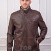 Мъжко кожено яке 519 от ГОЯ Leather. Модел с класическа кройка изработен от качествена шагренирана агнешка напа с характерен релеф. Дублирано закопчаване с метален цип и платка с капси. Якето разполага с три външни джоба с цип . От вътре има два джоба с цип и трети за мобилен телефон. Моделът е подплатен с тънък хастар, което го прави подходящ за носене през сезон пролет-есен.