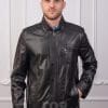 Мъжко кожено яке 519 от ГОЯ Leather. Модел с класическа кройка изработен от качествена гладка агнешка напа. Дублирано закопчаване с метален цип и платка с капси. Якето разполага с три външни джоба с цип . От вътре има два джоба с цип и трети за мобилен телефон. Моделът е подплатен с тънък хастар, което го прави подходящ за носене през сезон пролет-есен.
