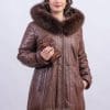 Дълга кожена парка с качулка от ГОЯ Leather. Нов модел издължена кожена парка. Парката е изработена от качествена агнешка напа с гарнитура от лисица по качулката. Моделът е подплатен с олекотена термо вата, което го прави изключително комфортен за студените зимни дни.