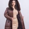 Дълга кожена парка с качулка от ГОЯ Leather. Нов модел издължена кожена парка. Парката е изработена от качествена агнешка напа с гарнитура от лисица по качулката. Моделът е подплатен с олекотена термо вата, което го прави изключително комфортен за студените зимни дни.