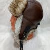 Кожена шапка ушанка от ГОЯ Leather. Изработена от агнешка напа в комбинация с агнешка тула. Моделът е подходящ и за мъже, и за жени.
