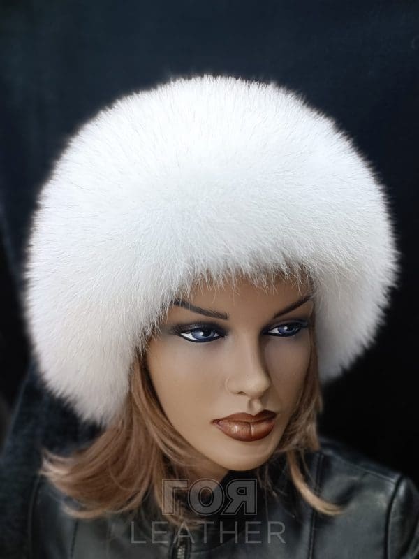 Дамска шапка с бяла лисица от ГОЯ Leather. Нов модел дамска шапка от ГОЯ Leather. 100% естествена кожа.