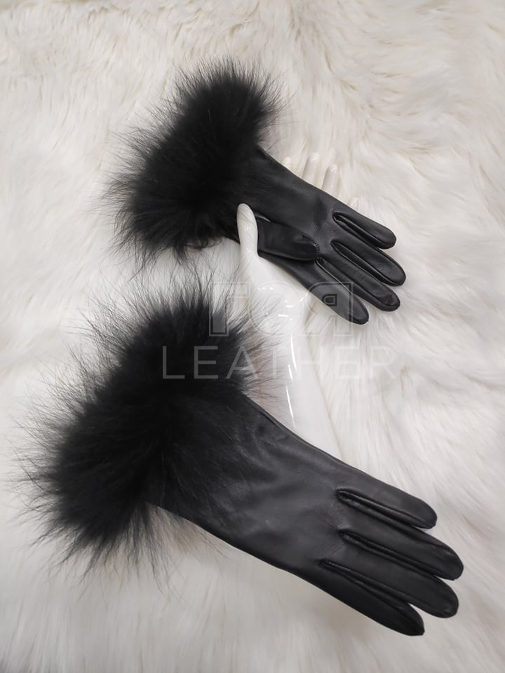 Дамски ръкавици R-08 от ГОЯ Leather. Дамски кожени ръкавици от естествена кожа с гарнитура от лисица.