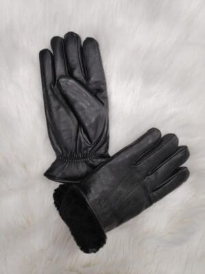 Зимни кожени ръкавици от ГОЯ Leather. Моделът е изработен от агнешка напа, подплатен с агнешка тула.