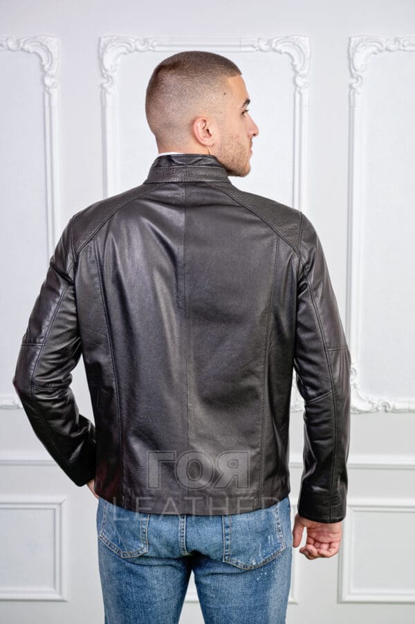 Мъжко късо кожено яке от ГОЯ Leather. Спортно елегантен модел.100% естествена кожа. Нов модел мъжко яке.