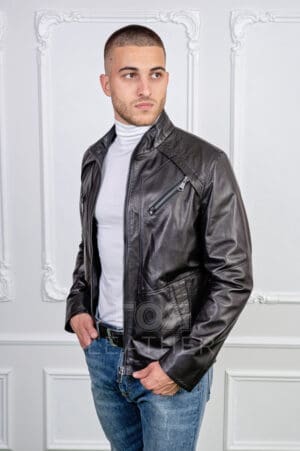 Мъжко късо кожено яке от ГОЯ Leather. Спортно елегантен модел.100% естествена кожа. Нов модел мъжко яке.