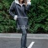 Дамски кожух Зина от ГОЯ Leather. Нов модел зимна колекция 2021 г. Кожухът е изработен от 100% естествена кожа. Обработката на лицевата е напалан и може да се носи и при влажно време. Права линия на модела.