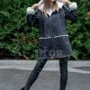 Дамски кожух Зина от ГОЯ Leather. Нов модел зимна колекция 2021 г. Кожухът е изработен от 100% естествена кожа. Обработката на лицевата е напалан и може да се носи и при влажно време. Права линия на модела.