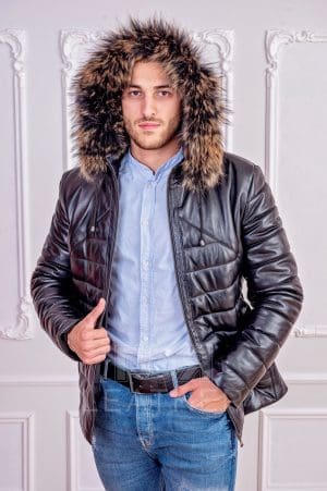 Мъжко зимно яке с качулка от ГОЯ Leather. Нов модел зимно яке колекция 2021г. 100% естествена кожа. Капитонирано яке с топла вата и подвижна качулка.