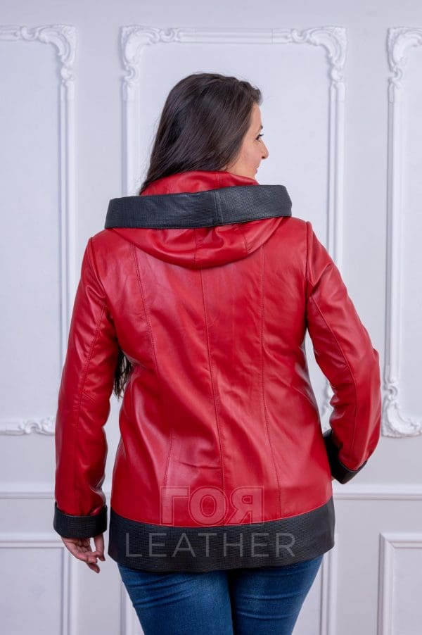 Дамско червено кожено яке с качулка от ГОЯ Leather. Нов модел дамско яке изработен от 100% естествена кожа. Двуцветна комбинация ,червено и черно.