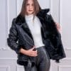Дамски спортен кожух черен от ГОЯ Leather. Дамски спортен кожух от ГОЯ Leather. Нов модел изработен в комбинация от релефна агнешка напа и агнешка тула. Модерна авиаторска кройка. Колекция зима 2021 г.