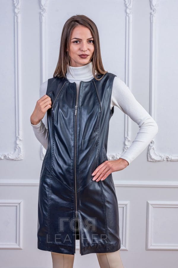 Дамско кожено манто от ГОЯ Leather. Нов модел дамско манто с подвижни ръкави. Оригинална изработка, позволяваща две различни визии на дрехата.