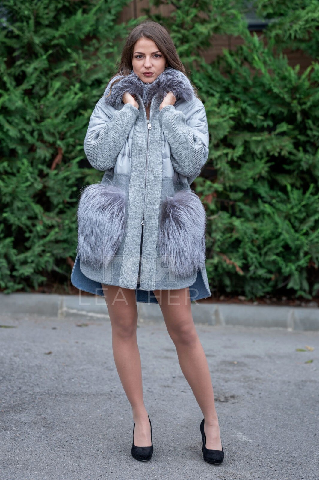 Дамско палто от алпака и сребърна лисица от ГОЯ Leather. Нов ексклузивен дамски модел с богата гарнитура от сребърна лисица. Колекция есен-зима 2021 г.