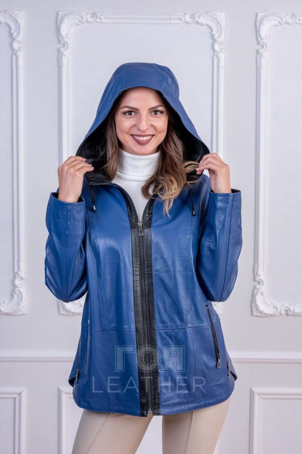 Дамско синьо кожено яке с качулка от ГОЯ Leather. Двуцветно кожено яке с качулка с възможност да се изработва в различни цветови комбинации.