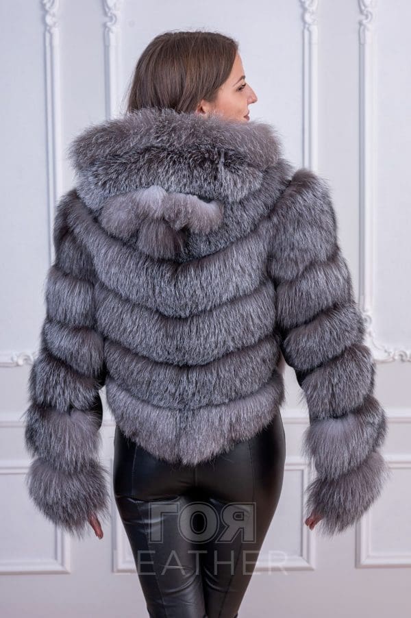 Луксозно палто от сребърна лисица с качулка от ГОЯ Leather. Нов модел дамско палто с подвижни ръкави и възможност да се носи като елек.
