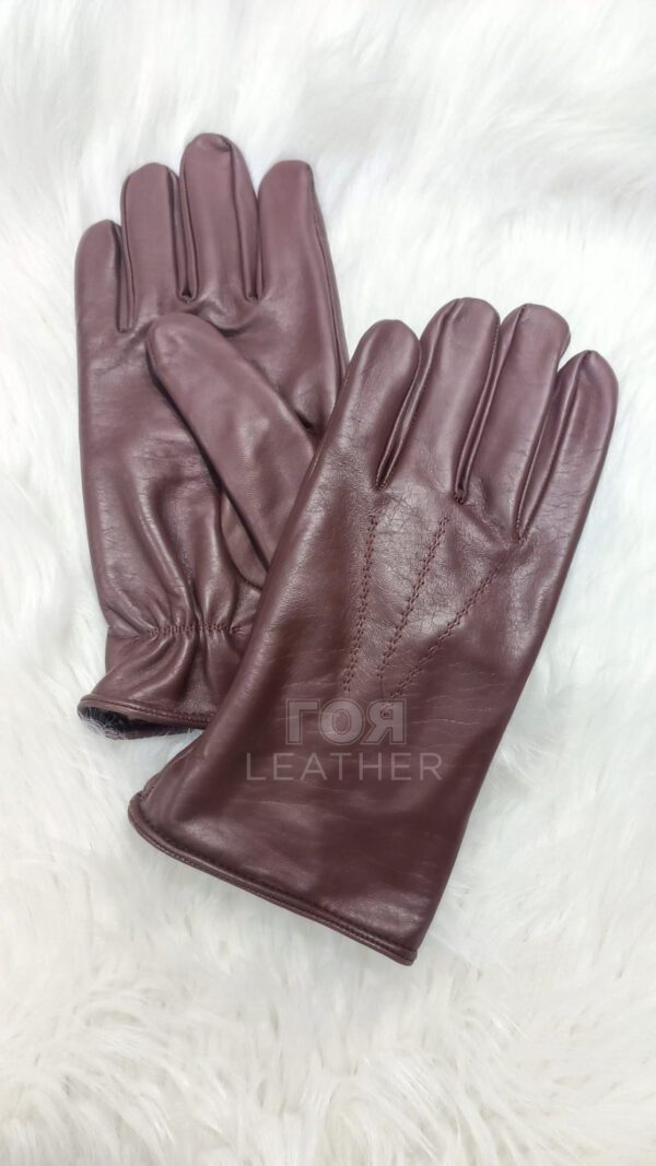 Кожени мъжки ръкавици в кафяво от ГОЯ Leather. Ръквици изработени от 100% естествена кожа подплатани с тънък хастар от полар за пролет и есен.