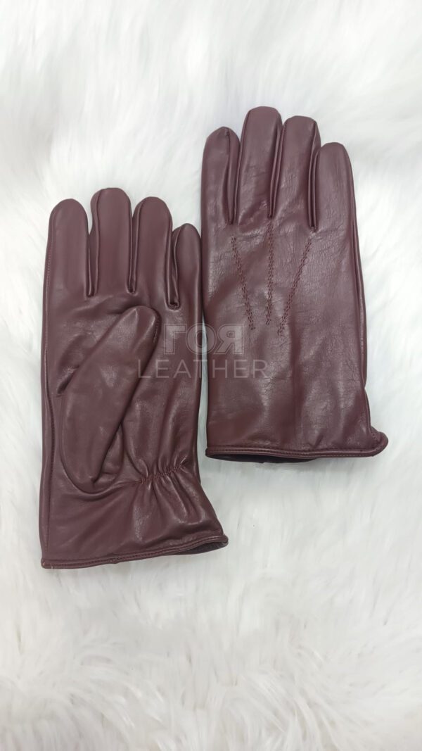 Кожени мъжки ръкавици в кафяво от ГОЯ Leather. Ръквици изработени от 100% естествена кожа подплатани с тънък хастар от полар за пролет и есен.