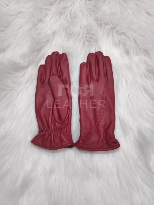 Дамски ръкавици от ГОЯ Leather. Дамски ръкавици. Моделът е изработен от мека и финна агнешка напа с поларен хастар овътре. 100% естествена кожа