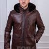 Мъжки стилен кожух с качулка от ГОЯ Leather. Нов модел кожух изработен от релефна агнешка лицева кожа и тула. Закопчаване с метален цип. Подвижна качулка подплатена с агнешка тула. Ръкавите са подплатени с термовата в горната част и агнешка тула около китката.Моделът е с дължина покриваща класическо сако. 100% естествена кожа.