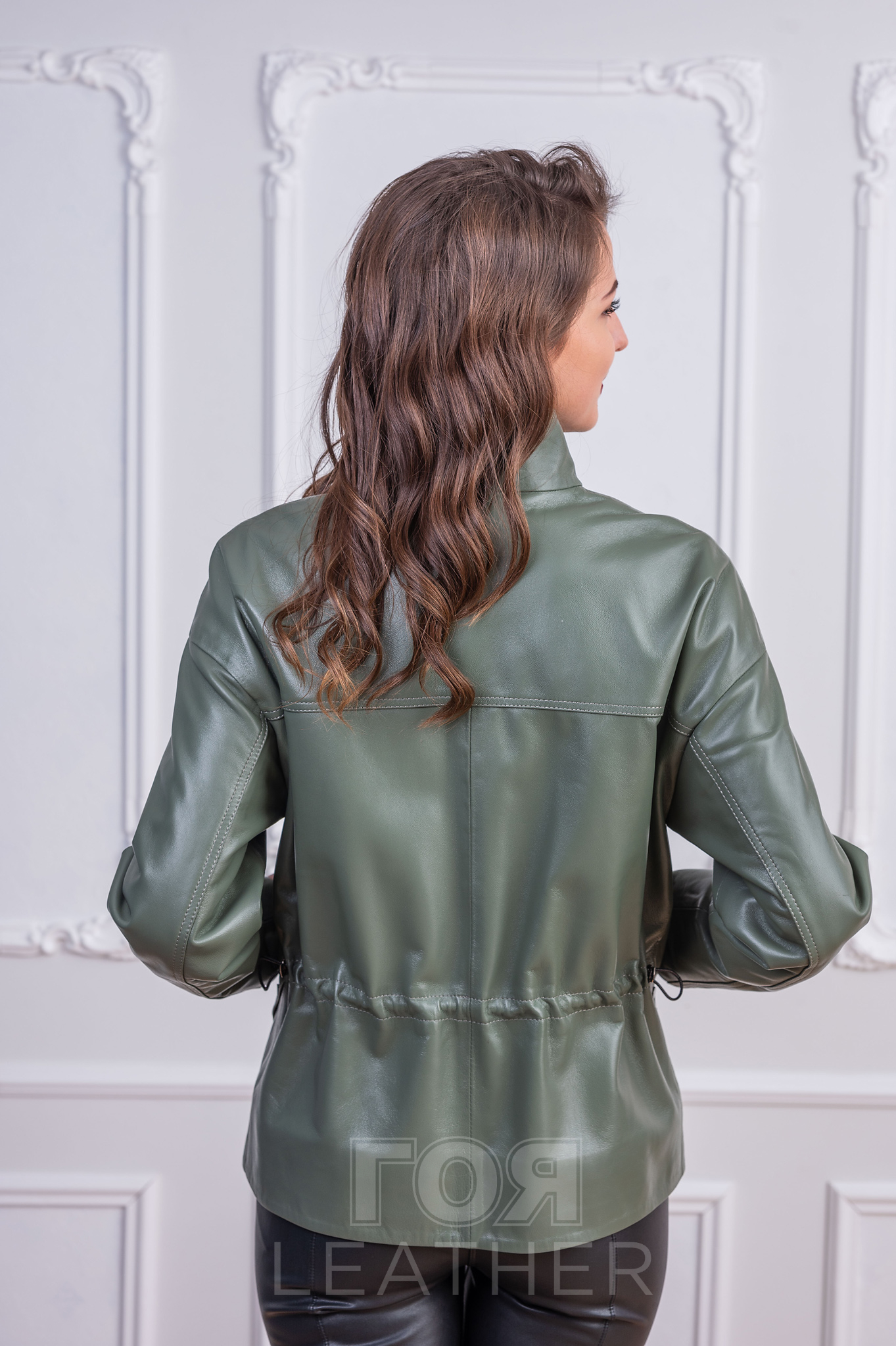 Дамско кожено яке Анита от Гоя Leather. Нов модел колекция 2022 г. Изработен от 100% естествена кожа- агнешка напа. Удобна кройка в стил овърсайз, подходящо за сезон пролет-есен.