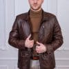 Мъжко право кожено яке от ГОЯ Leather. Модел с изчистена права кройка, изработен от качествена агнешка напа. Между кожата и хастара има лека вата, което го прави подходящ за сезон пролет-есен.