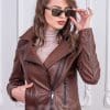 Дамско късо кожено яке от ГОЯ Leather. Моделът е с практично закопчаване. Има два ципа за регулиране на размера.