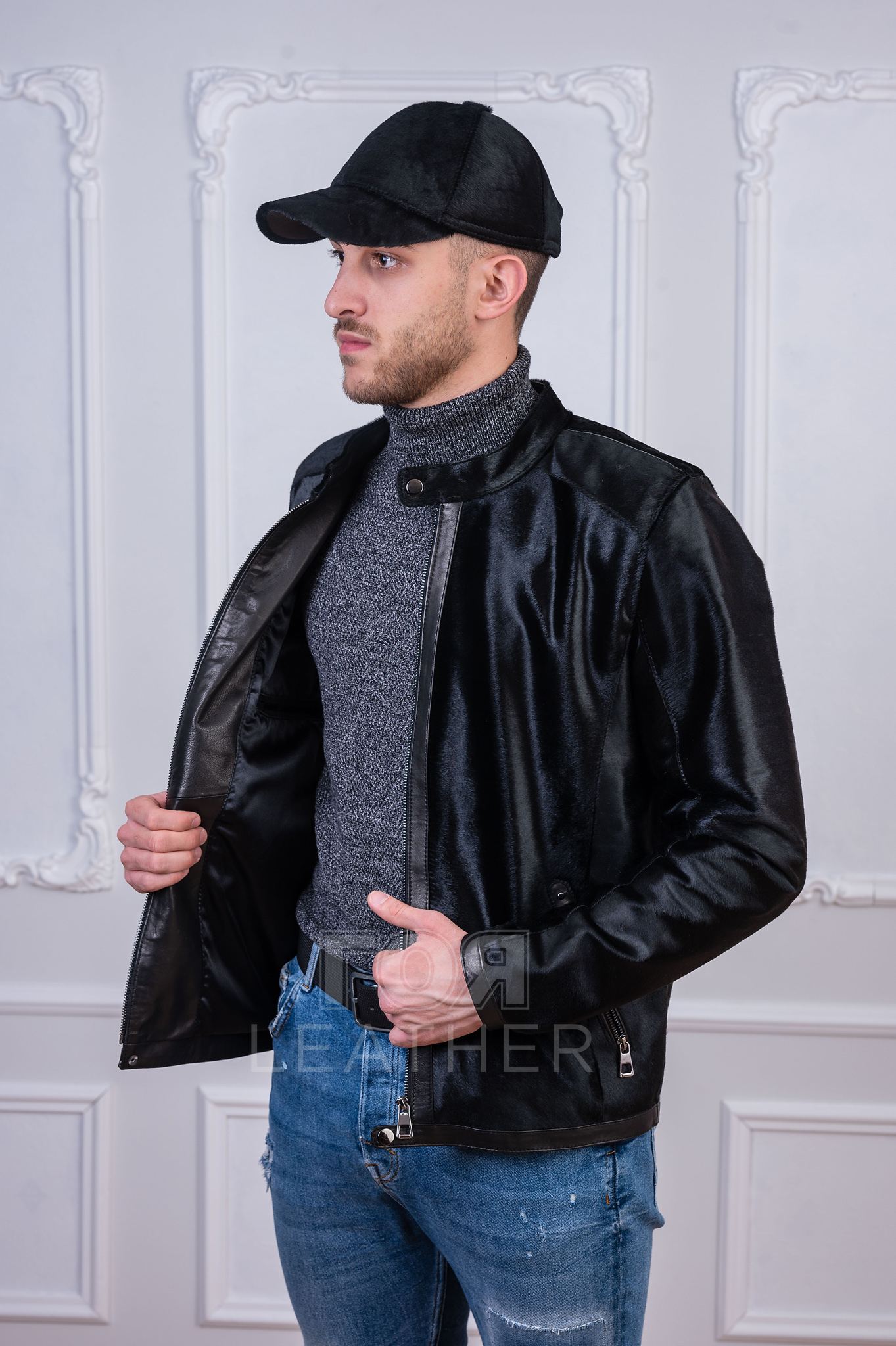 Луксозно мъжко кожено яке от пони. Нов ексклузивен модел от ГОЯ Leather. Якето е изработено 100% естествена кожа от пони в съчетание с елементи от агнешка напа. Закопчаване с метален цип. Моделът разполага с два външни и два вътрешни джоба.