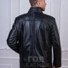 Мъжко право кожено яке от ГОЯ Leather. Модел с изчистена права кройка, подходяща както за слаба, така и за пълна фигура. Изработен от качествена агнешка напа в размери от S до 6XL.  Закопчаване с метален цип, двустранно отваряем.. Моделът има три външни идва вътрешни джоба. Между кожата и хастара има лека вата, което го прави подходящ за сезон пролет-есен.