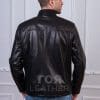 Мъжко вталено кожено яке от ГОЯ Leather. Елегантен модел изработен от качествена агнешка кожа. Вталена кройка. Между кожата и хастара има лека вата, което позволява носене и в по-хладни дни. Закопчаване с цип. Якето разполага с четири външни и един вътрешен джоб. Подходящо за сезон пролет-есен.