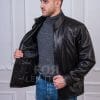 Мъжко вталено кожено яке от ГОЯ Leather. Елегантен модел изработен от качествена агнешка кожа. Вталена кройка. Между кожата и хастара има лека вата, което позволява носене и в по-хладни дни. Закопчаване с цип. Якето разполага с четири външни и един вътрешен джоб. Подходящо за сезон пролет-есен.