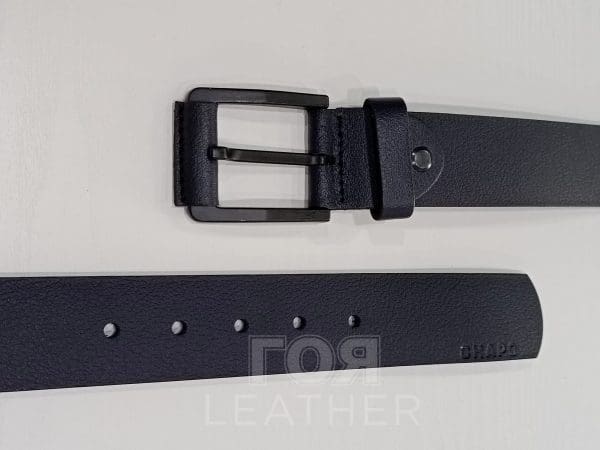Колан естествена кожа- 16 в цвят тъмно син от ГОЯ Leather. Нов модел колан изработен от 100% естествена кожа. Моделът се предлага в седем дължини, от 100 до 130 см.