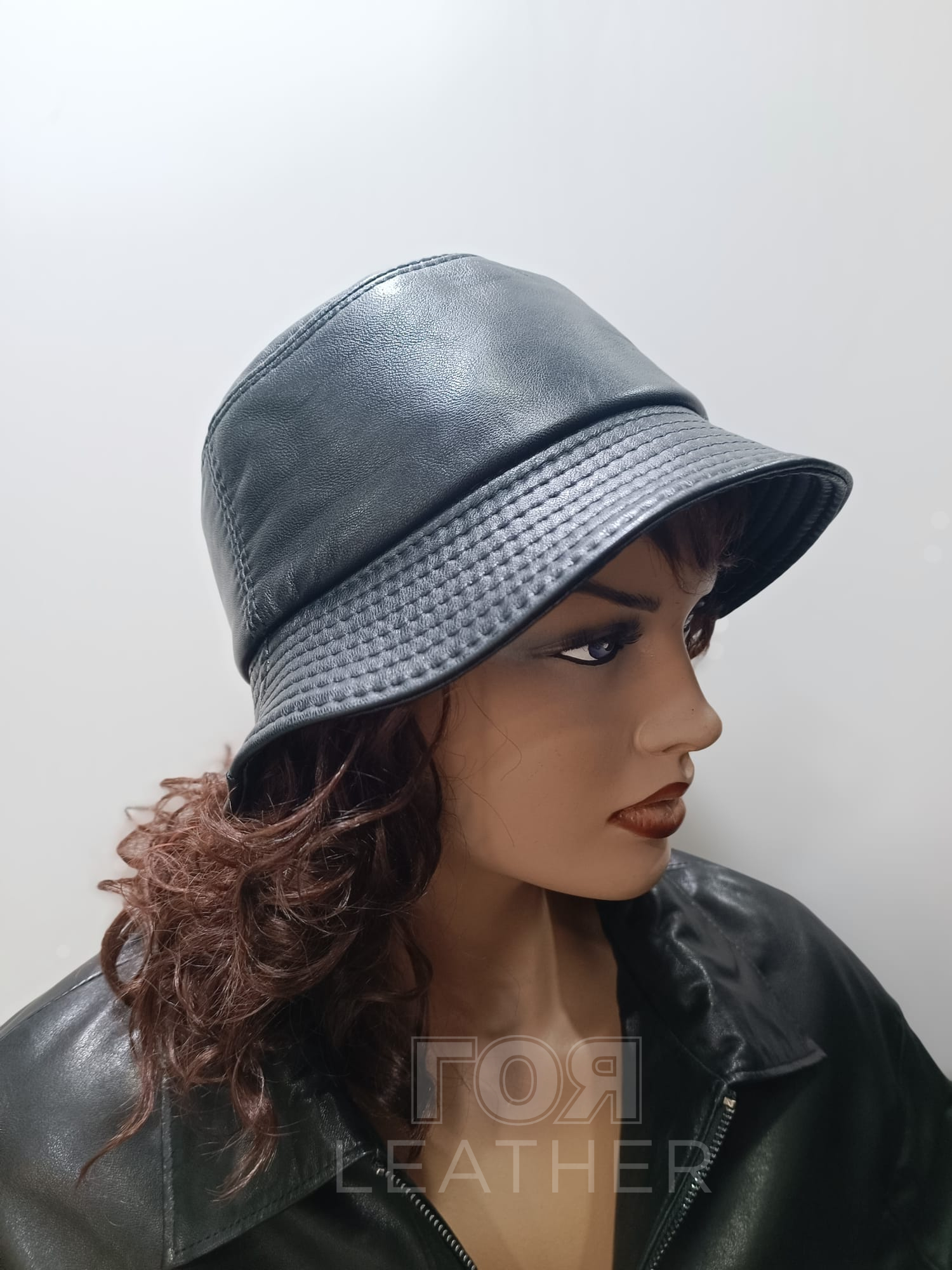 Дамска кожена шапка панамка черна. Дамска кожена шапка панамка. Дамска шапка панамка от ГОЯ Leather. Шапка-панамка изработена от 100% естествена кожа .