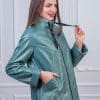 Дамско право яке Карина от ГОЯ Leather. Нов модел кожено яке с прав силует в модерен цвят мента с перла ефект. Изработен от качествена агнешка кожа 100% естествена. Подплатено с тънък хастар якето е подходящо за сезон пролет-есен.