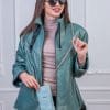 Дамско право яке Карина от ГОЯ Leather. Нов модел кожено яке с прав силует в модерен цвят мента с перла ефект. Изработен от качествена агнешка кожа 100% естествена. Подплатено с тънък хастар якето е подходящо за сезон пролет-есен.