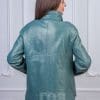 Дамско право яке Карина от ГОЯ Leather. Нов модел кожено яке с прав силует в модерен цвят мента с перла ефект. Изработен от качествена агнешка кожа 100% естествена. Подплатено с тънък хастар якето е подходящо за сезон пролет-есен.
