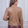 Дамско право кожено яке от ГОЯ Leather. Къс модел с права кройка изработен от качествена агнешка кожа. Яке подплатено с тънък хастар подходящо за сезон пролет-есен.