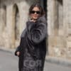 VK- 217 K | ЦВЯТ: Кафяв Дамски олекотен кожух от ГОЯ Leather. Нов модел, изключително лек дамски кожух с права кройка стил оверсайз. Изработен е от агнешка тула с покритие напалан, предпазващо от влага. Моделът е с прикачени външни джобове и неподвижна качулка. Страничните ципове на кожуха подсилват комфорта при носене. Кожух с модерна визия, лек и комфортен за носене.