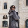VK- 217 K | ЦВЯТ: Кафяв Дамски олекотен кожух от ГОЯ Leather. Нов модел, изключително лек дамски кожух с права кройка стил оверсайз. Изработен е от агнешка тула с покритие напалан, предпазващо от влага. Моделът е с прикачени външни джобове и неподвижна качулка. Страничните ципове на кожуха подсилват комфорта при носене. Кожух с модерна визия, лек и комфортен за носене.