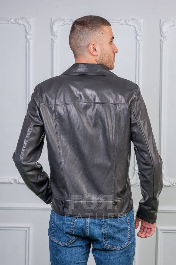 Мъжко кожено кожено яке байкер от ГОЯ Leather. Модел изработен от мека агнешка напа в класическа кройка стил байкер.
