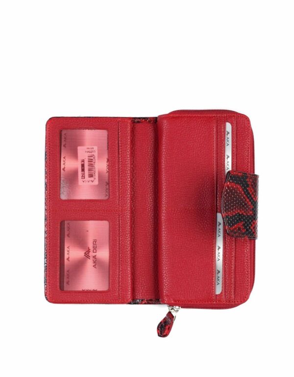 Дамски кожен портфейл модел- 428-97 червено-черен питон лак. Дамски кожен портфейл, модел AKA- 428 Продуктът е ръчно изработен от 100% естествена телешка кожа и не съдържа никакви вредни за здравето активни вещества. 16 х Отделения за кредитни карти 2 х Прозрачни  отделения за лични карти-документи 2 х Отделения за мобилен телефон 1 х Скрито отделение за монети с цип 1 х Отделение с цип на гърба 1 х Голямо прозрачно отделение
