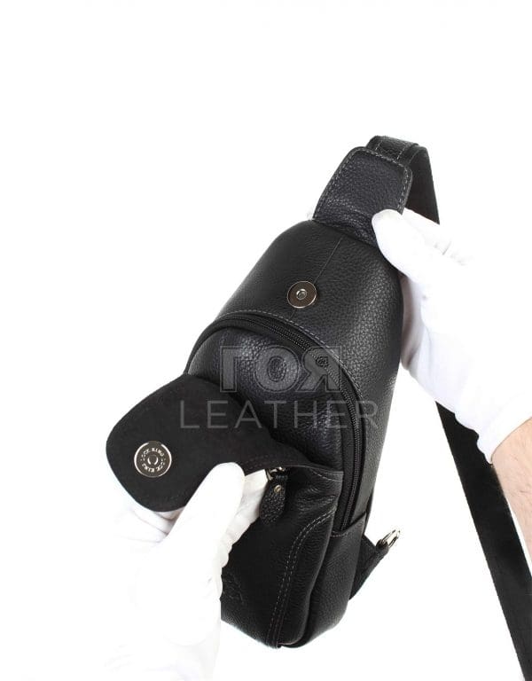 Кожена чанта за през рамо модел-313. Нов модел унисекс кожена чанта за през рамо от ГОЯ Leather. Моделът е изработен от 100% естествена телешка кожа.