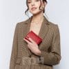 Дамски кожен портфейл модел- 467 Продуктът е ръчно изработен от 100% естествена телешка кожа и не съдържа никакви вредни за здравето активни вещества. Нов луксозен модел дамски портфейл от ГОЯ Leather.