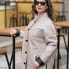 Дамско бежово яке с капси от ГОЯ Leather. Нов модел кожено яке изработен от качествена агнешка кожа в цвят бежова перла-черно. Женствен модел с права свободна кройка. Позволява да се носи като връхна и основна дреха. Подходящо за сезон пролет и есен.